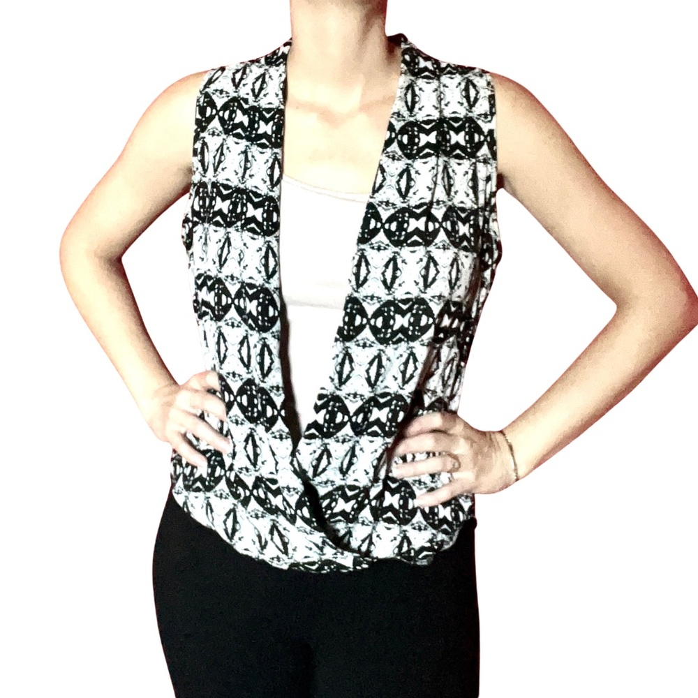 Graphic Black and White Sleeveless Blouse from Olive & Oak